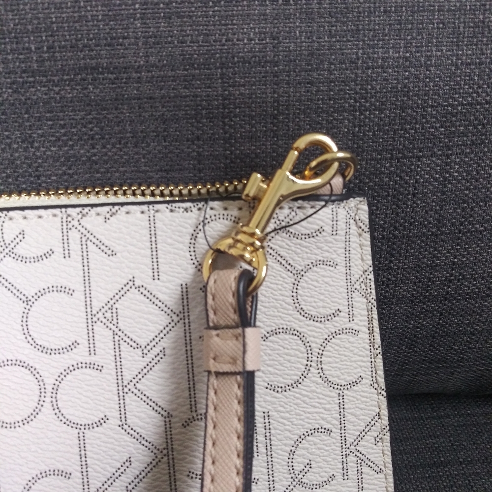 NWT CALVIN KIEIN LOGO WRISTLET CLUTCH POUCH BAG - Picture 4 of 10